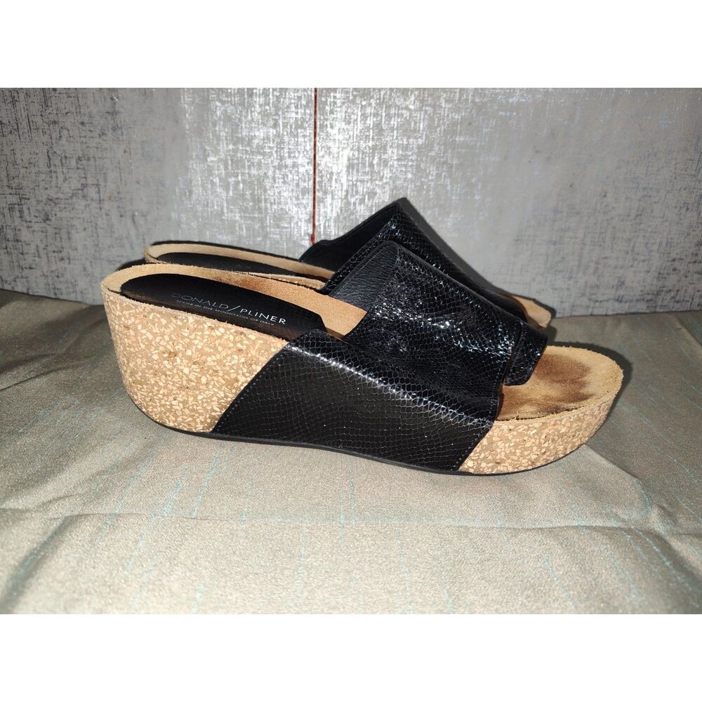 Donald Pliner Ginie Metallic Black Snake Print Wedge Sandals Sz 9.5B - Picture 2 of 5